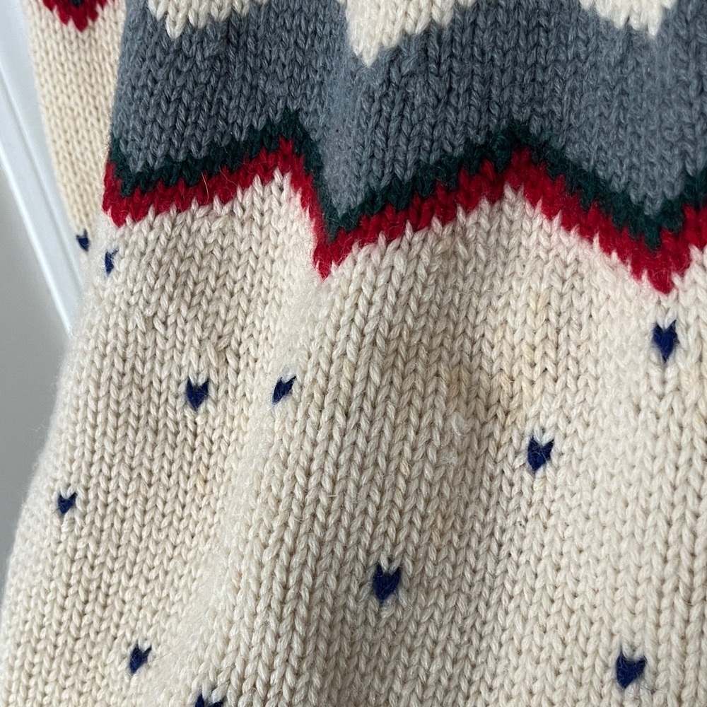 Vintage fair isle hand knit wool Crewneck Sweater Sz Large, cream, blue,red - Picture 11 of 12